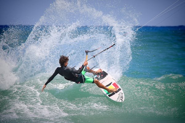Planche de kitesurf : trouvez celle qui vous correspond vraiment